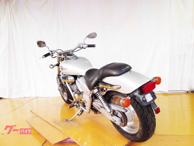 ホンダ V−TWIN MAGNA 1994年モデル キャブレター 水冷2気筒エンジン 写真6