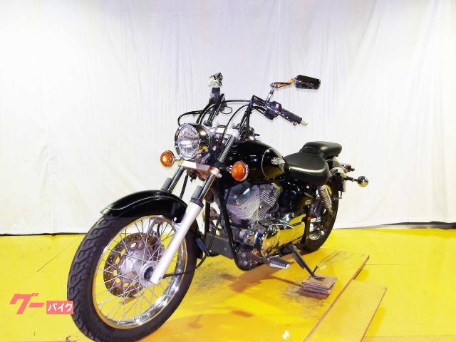 ヤマハ ドラッグスター250 2002年モデル キャブレター 空冷2気筒エンジン搭載 写真4