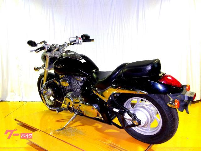 スズキ ブルバード400 2009年モデル インジェクション 水冷2気筒エンジン搭載 写真6