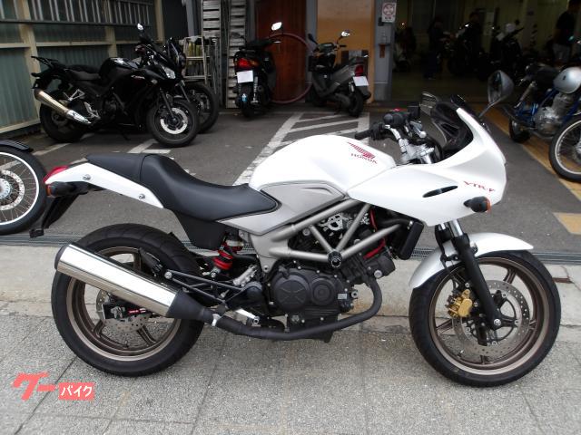 ホンダ VTR250F 2015年モデル インジェクション 水冷2気筒エンジン搭載