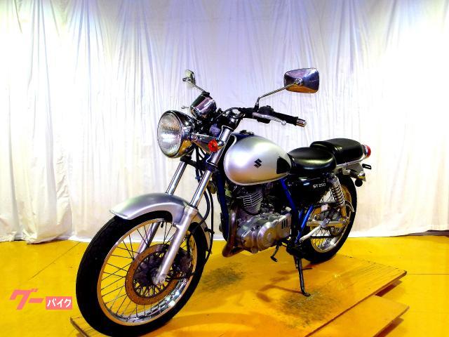 スズキ ST250 Eタイプ 2004年モデル キャブレター 空冷単気筒エンジン 写真4
