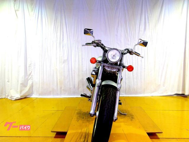 ホンダ V−TWIN MAGNA 1994年モデル キャブレター 水冷2気筒エンジン搭載 写真3
