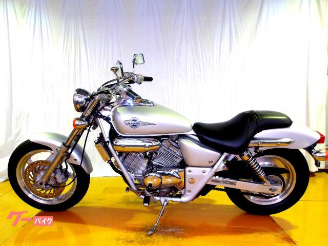 ホンダ V−TWIN MAGNA 1994年モデル キャブレター 水冷2気筒エンジン搭載 写真5