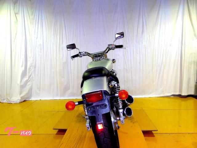 ホンダ V−TWIN MAGNA 1994年モデル キャブレター 水冷2気筒エンジン搭載 写真7