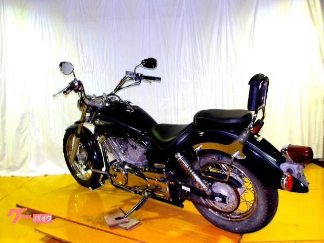 ヤマハ ドラッグスター250 2004年モデル キャブレター車 空冷2気筒エンジン搭載 写真6