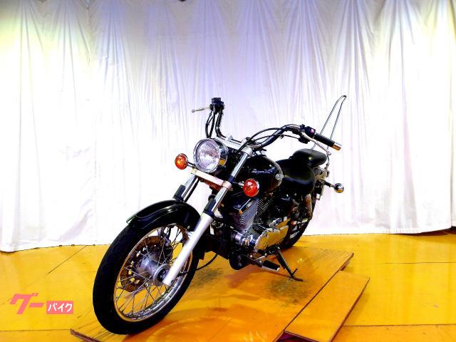ヤマハ ドラッグスター２５０　２００４年モデル　キャブレター車　空冷２気筒エンジン搭載 写真4