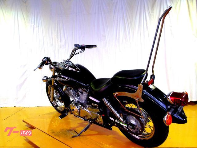 ヤマハ ドラッグスター２５０　２００４年モデル　キャブレター車　空冷２気筒エンジン搭載 写真6