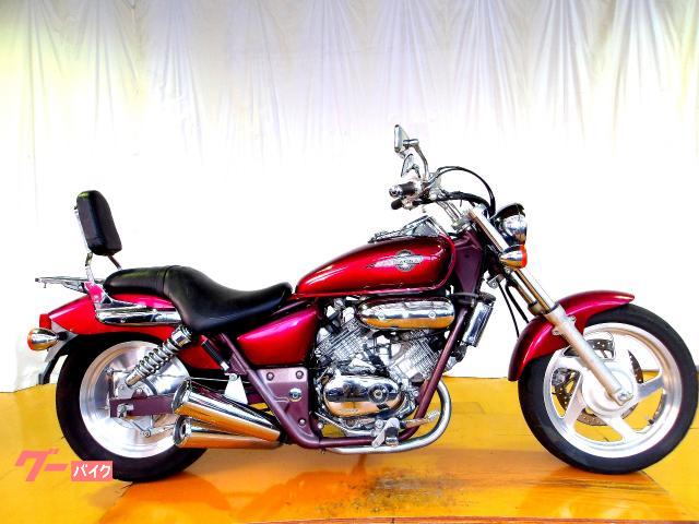ホンダ V−TWIN MAGNA 1997年モデル 水冷2気筒エンジン搭載 写真1