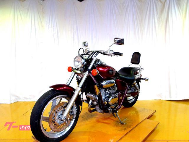 ホンダ V−TWIN MAGNA 1997年モデル 水冷2気筒エンジン搭載 写真4
