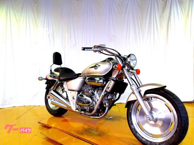 ホンダ Ｖ−ＴＷＩＮ　ＭＡＧＮＡ　Ｓ　キャブレター車　水冷２気筒エンジン搭載 写真2