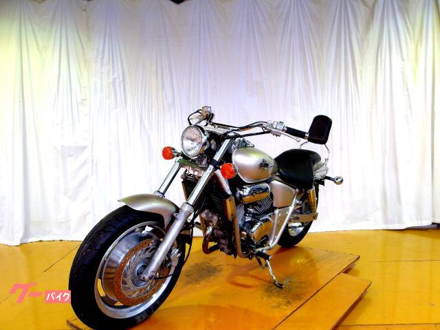 ホンダ Ｖ−ＴＷＩＮ　ＭＡＧＮＡ　Ｓ　キャブレター車　水冷２気筒エンジン搭載 写真4