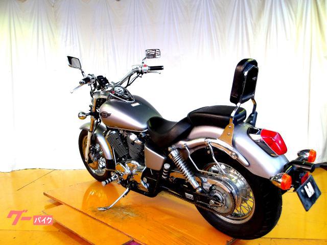 ホンダ シャドウ400 1999年モデル キャブレター 水冷2気筒エンジン搭載 写真6