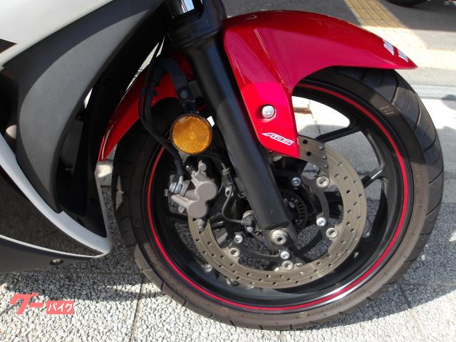 ヤマハ YZF−R25 2016年モデル アクラボサイレンサー インジェクション 水冷2気筒エンジン搭載 写真12