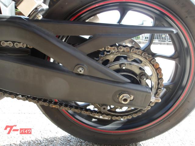 ヤマハ YZF−R25 2016年モデル アクラボサイレンサー インジェクション 水冷2気筒エンジン搭載 写真36