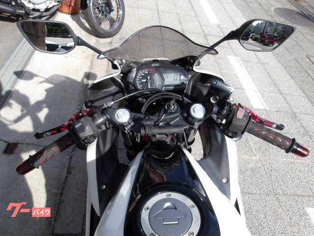 ヤマハ YZF−R25 2016年モデル アクラボサイレンサー インジェクション 水冷2気筒エンジン搭載 写真37