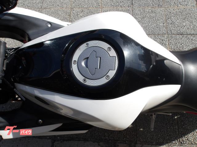 ヤマハ YZF−R25 2016年モデル アクラボサイレンサー インジェクション 水冷2気筒エンジン搭載 写真42