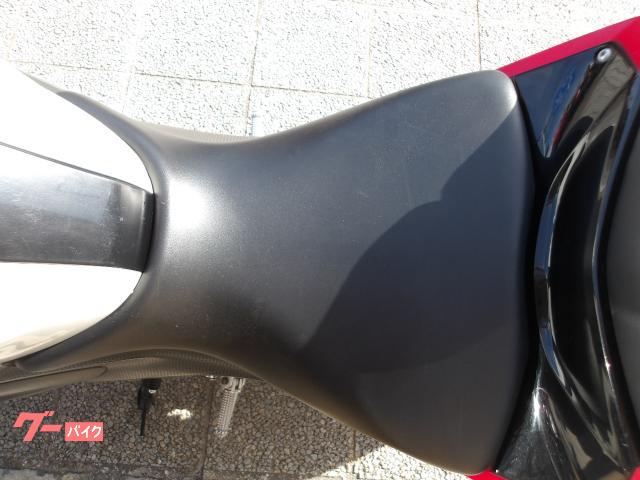 ヤマハ YZF−R25 2016年モデル アクラボサイレンサー インジェクション 水冷2気筒エンジン搭載 写真47