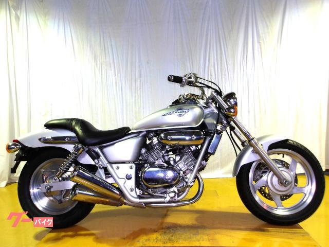 ホンダ V−TWIN MAGNA 1994年モデル キャブレター 水冷2気筒エンジン搭載