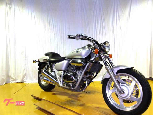 ホンダ V−TWIN MAGNA 1994年モデル キャブレター 水冷2気筒エンジン搭載 写真2