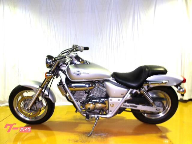 ホンダ V−TWIN MAGNA 1994年モデル キャブレター 水冷2気筒エンジン搭載 写真5
