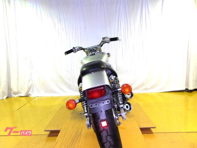 ホンダ V−TWIN MAGNA 1994年モデル キャブレター 水冷2気筒エンジン搭載 写真7