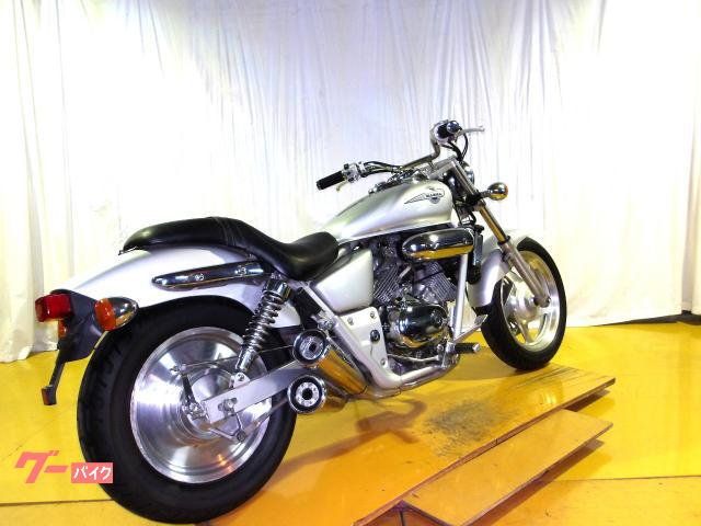 ホンダ V−TWIN MAGNA 1994年モデル キャブレター 水冷2気筒エンジン搭載 写真8