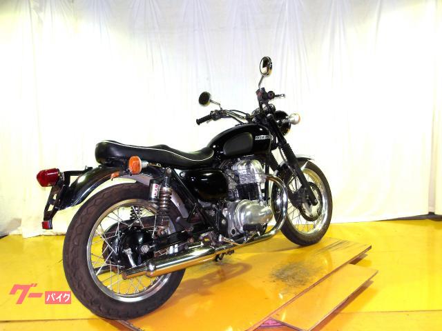 カワサキ W400 2008年モデル キャブレター 空冷2気筒エンジン搭載 写真8