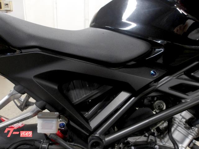 ホンダ CB125R 2018年モデル インジェクション 水冷単気筒エンジン 写真15