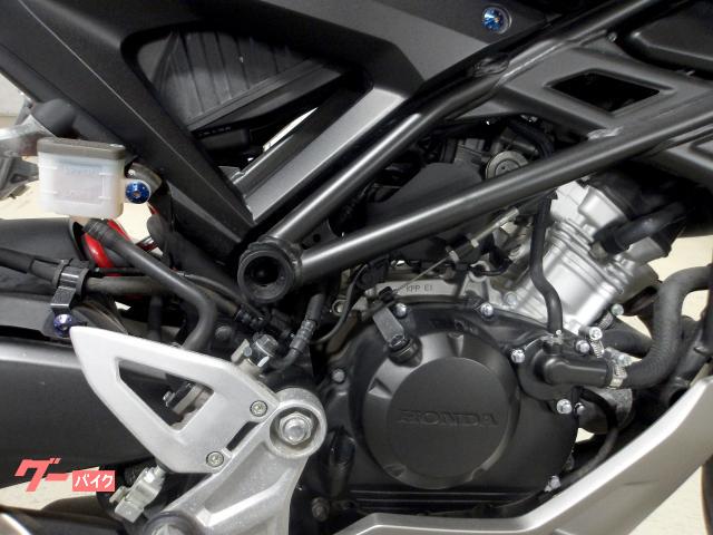 ホンダ CB125R 2018年モデル インジェクション 水冷単気筒エンジン 写真16