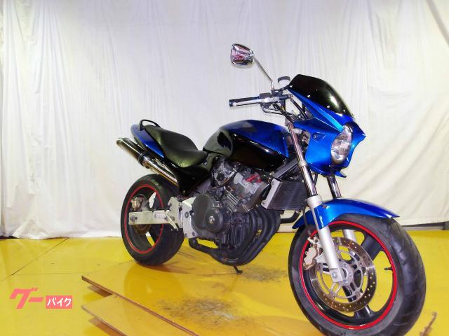 ホンダ HORNET 2001年モデル キャブレター 水冷4気筒エンジン 写真2