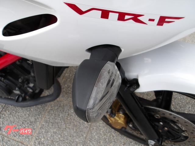 ホンダ VTR250F 2013年モデル インジェクション 水冷2気筒エンジン搭載 写真8