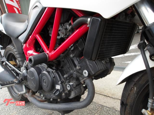 ホンダ VTR250F 2013年モデル インジェクション 水冷2気筒エンジン搭載 写真16